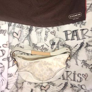 💋 Cute white Leather & Soft Material Coach Purse